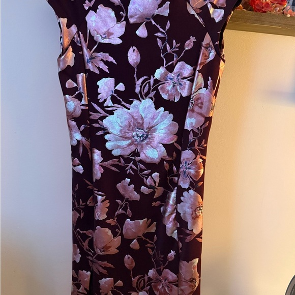Floral Print Cap Sleeve Midi Dress in Purple with Pink Blooms - Picture 2 of 5